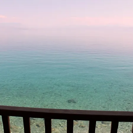Traditional House By The Sea *
